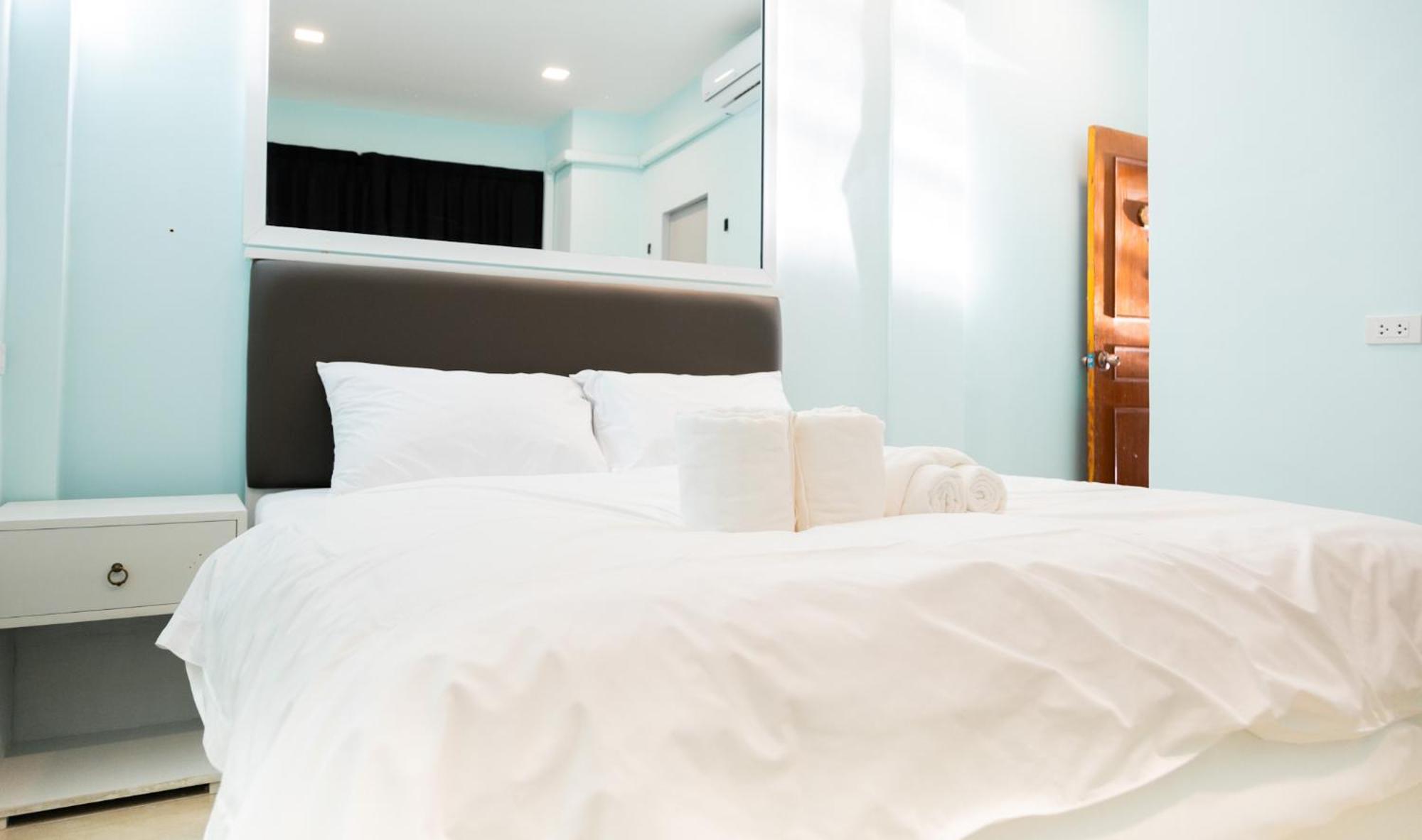 Cozy Stay Inn Банкок Екстериор снимка