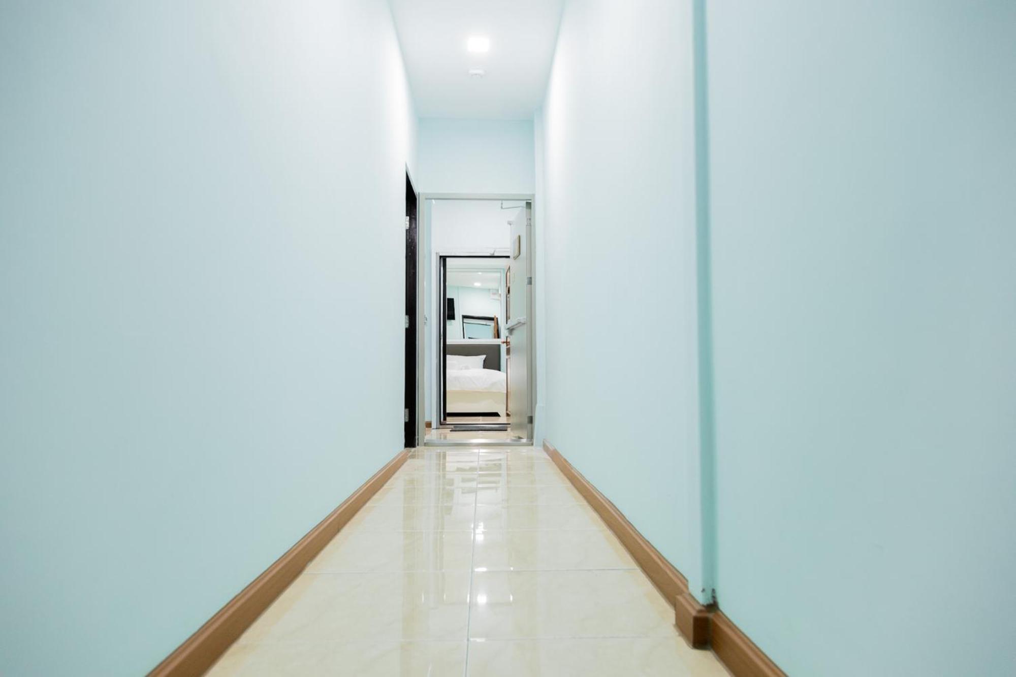 Cozy Stay Inn Банкок Екстериор снимка